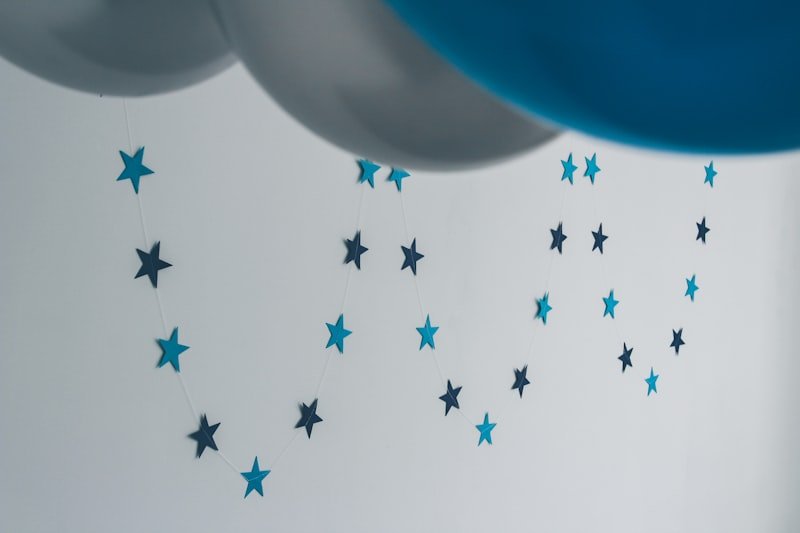 blue and dark-blue stars on wall